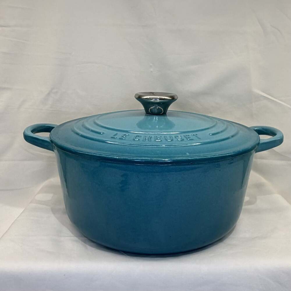 Le Creuset Blue Enamel Cast Iron Round Casserole/Dutch Oven 2.75 qt 22 Lid